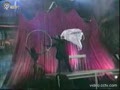 魔術揭秘—美女騰空懸浮的秘密